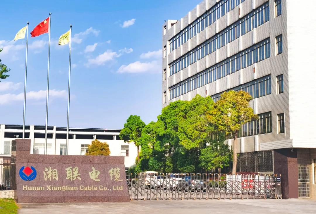 今日小雪，用一組湘聯小伙伴拍攝的美照來迎接廠區的冬天！